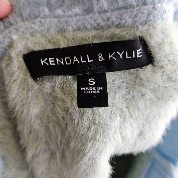 Kendall & Kylie Flowery Crop Top - Picture 6 of 7